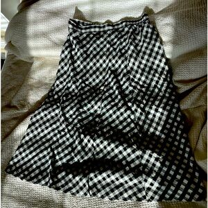 Cute plaid maxi shirt💕 ( fits closer to a medium small)